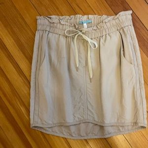 Sporty high low skirt with pockets